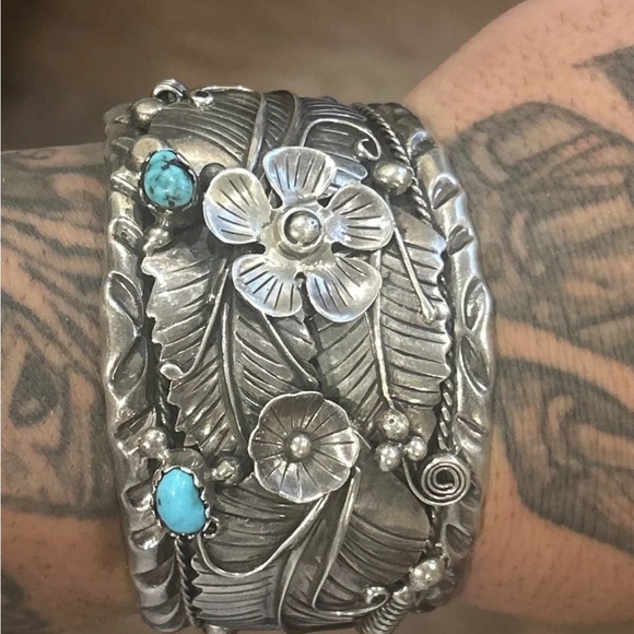 STERLING SILVER NATIVE AMERICAN VTG WIDE TURQUOISE FLORAL CUFF BRACELET 100g 925 - Picture 4 of 15